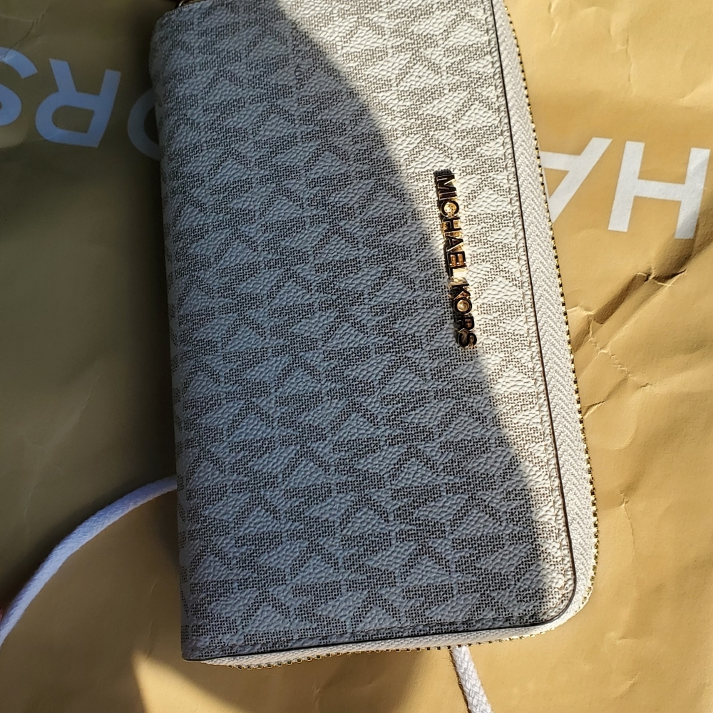 Michael Kors wallet or wristlet